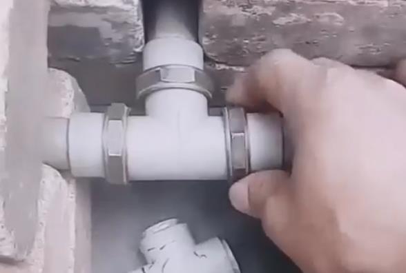 ppr三通怎么換視頻分享，老師傅竟用一個管件就解決了！