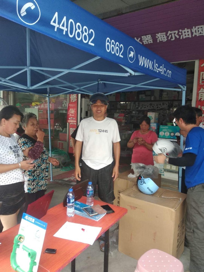 龍勝管海安運營中心助力“一盔一帶”，贈千頂安全盔以踐行社會責任